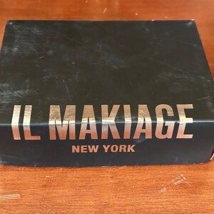 IL MAKIAGE Makeup Kit